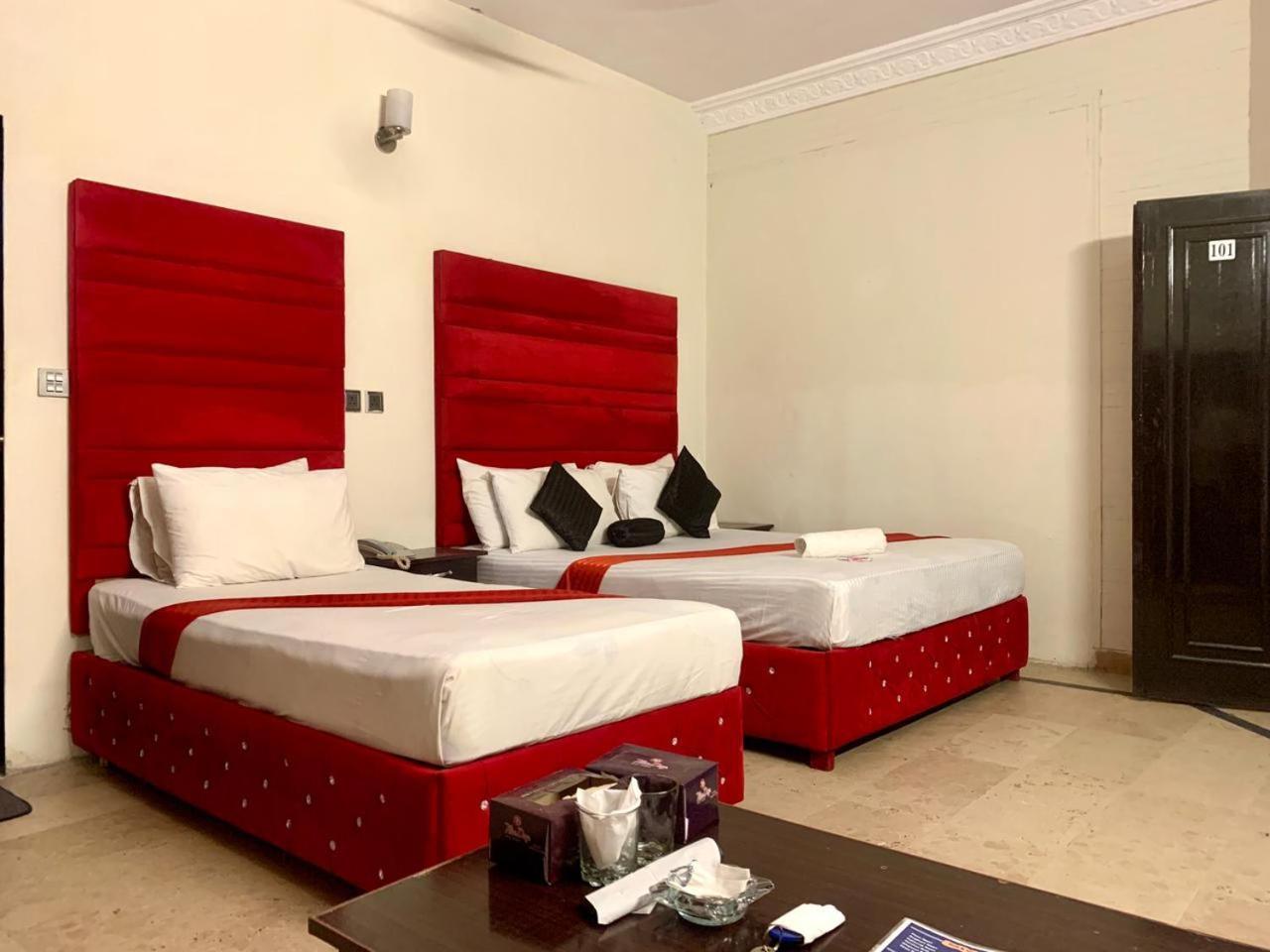 Hotel Royal Grand Lahore Habitación foto